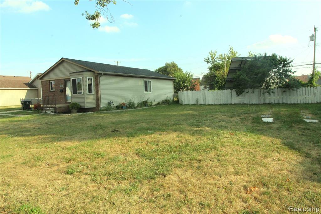 22100 Pleasant Street Property Photo 15