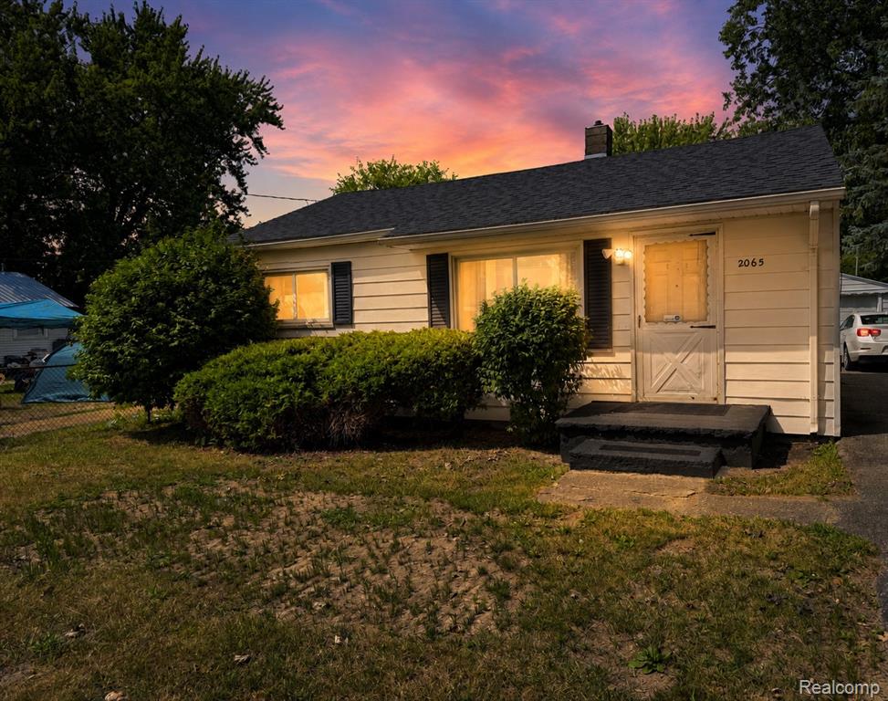 2065 Brady Avenue Property Photo 1