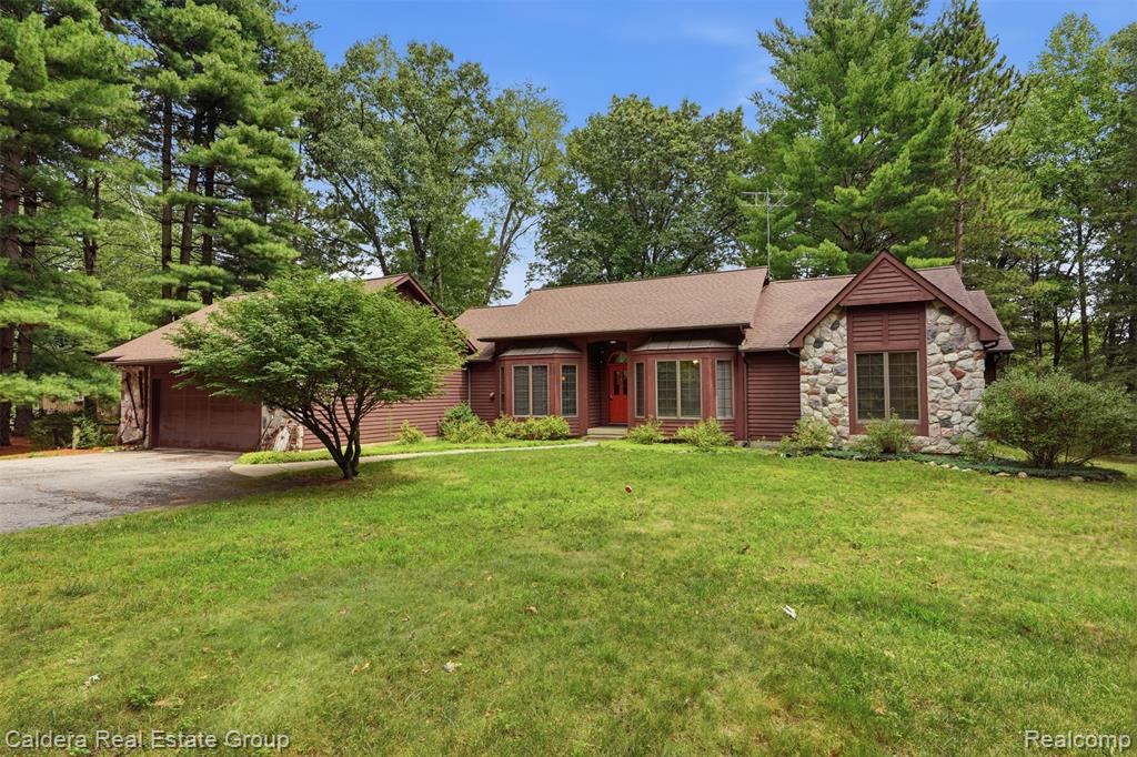 8636 Hidden Lake Drive Property Photo 1
