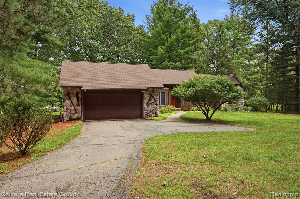 8636 Hidden Lake Drive Property Photo 2