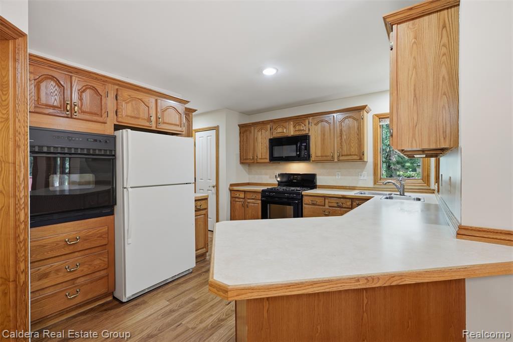 8636 Hidden Lake Drive Property Photo 4