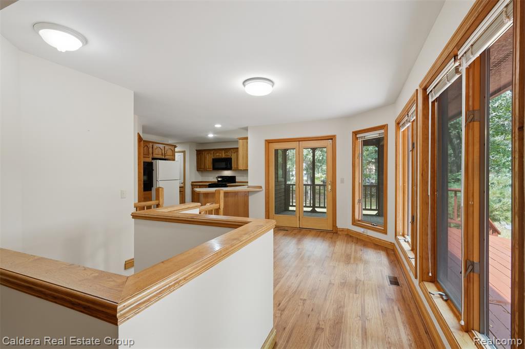 8636 Hidden Lake Drive Property Photo 10