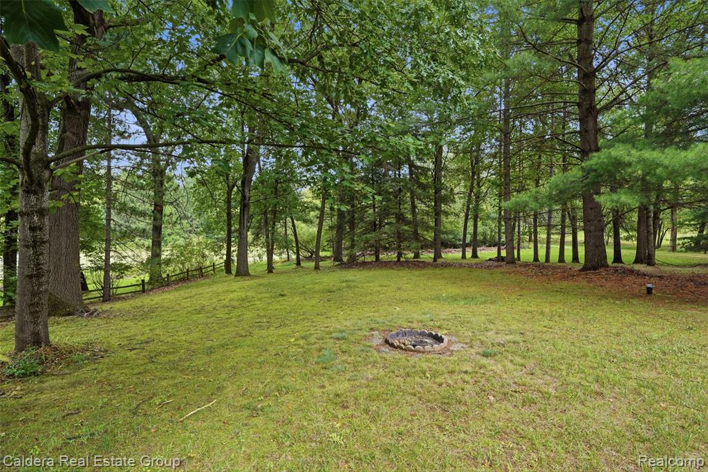 8636 Hidden Lake Drive Property Photo 28