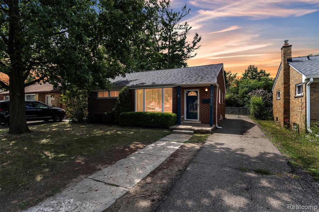 16625 Beech Daly Road Property Photo 1