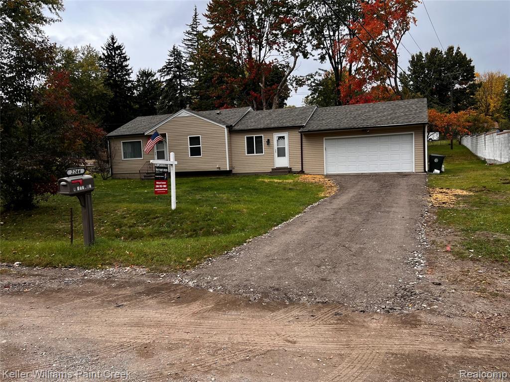 2244 Hammerslea Road Property Photo 1