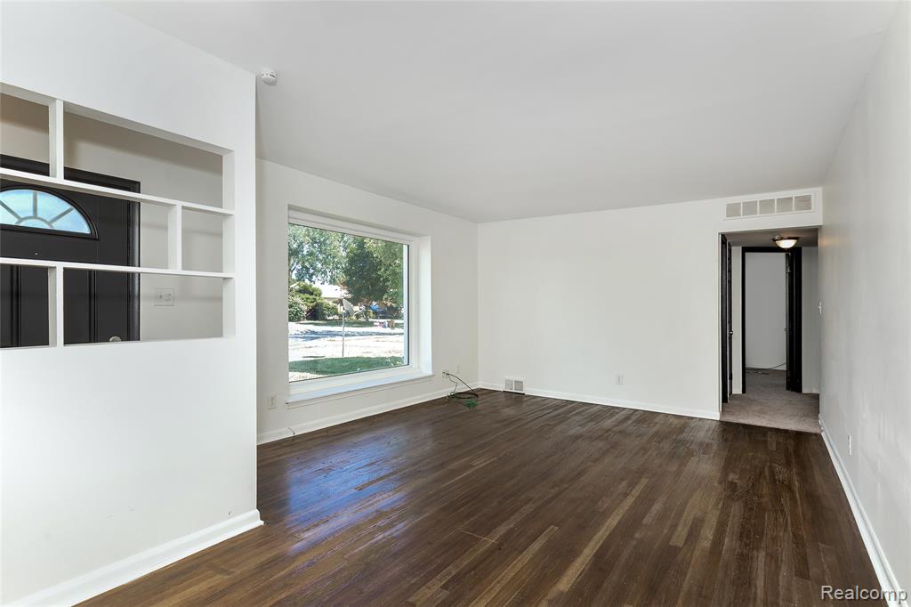 21763 Dexter Court Property Photo 3