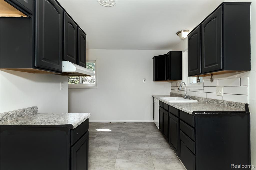21763 Dexter Court Property Photo 4