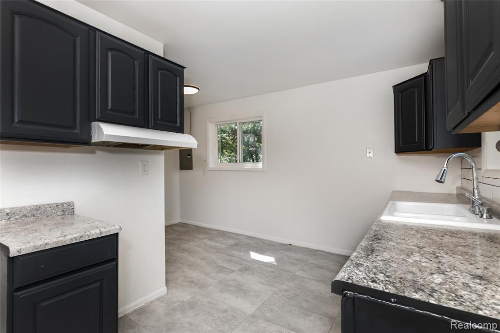 21763 Dexter Court Property Photo 6
