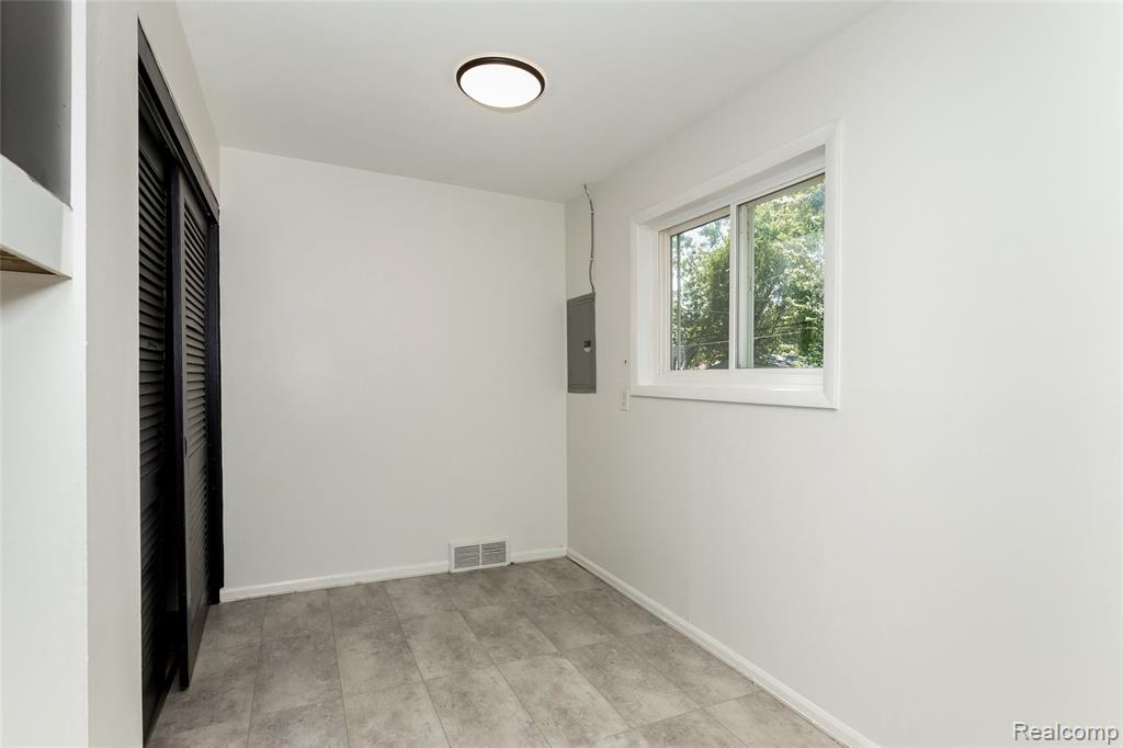 21763 Dexter Court Property Photo 8
