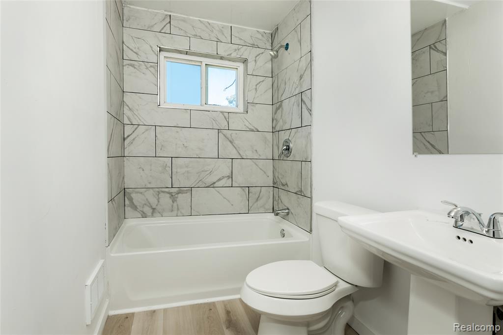 21763 Dexter Court Property Photo 12