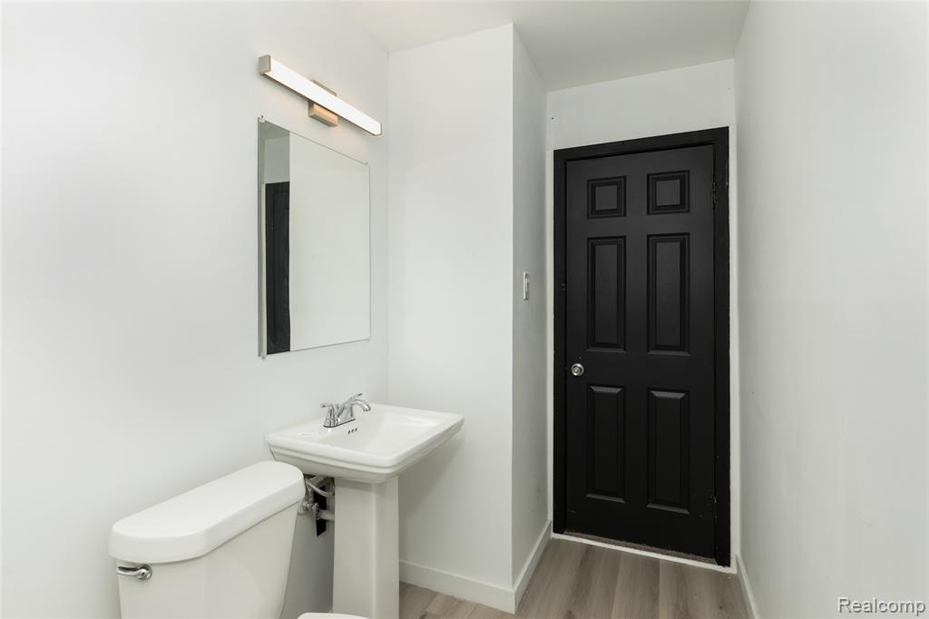 21763 Dexter Court Property Photo 13