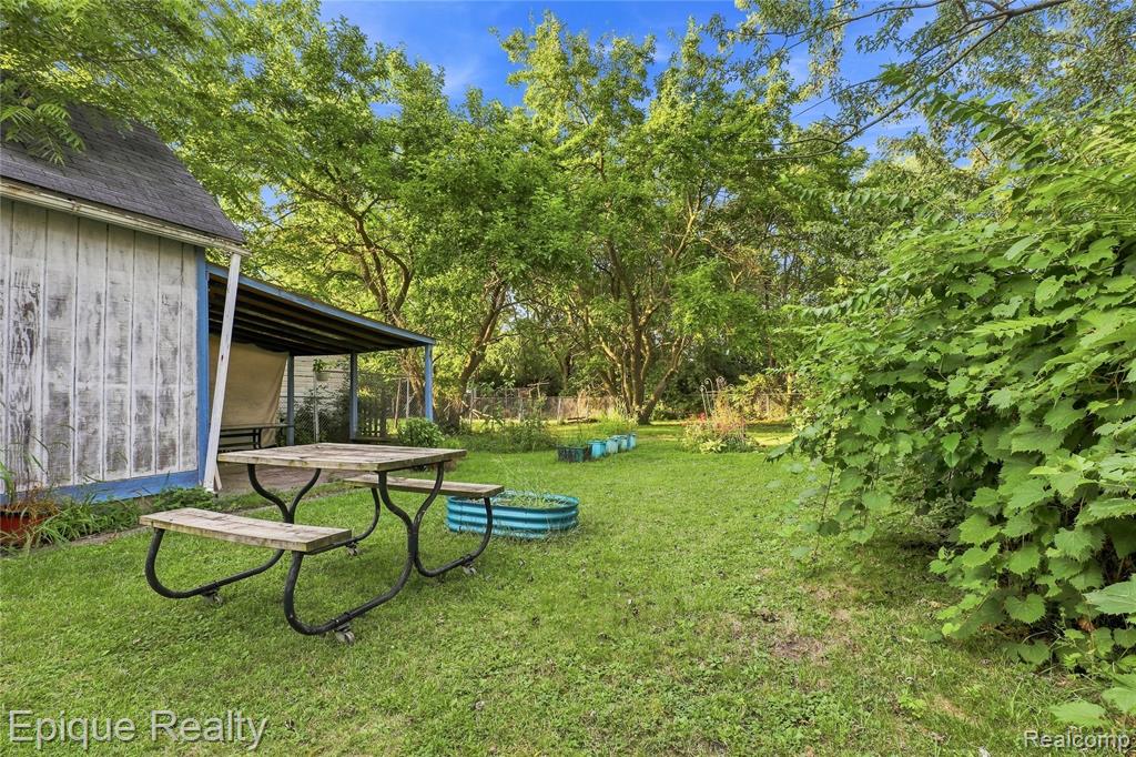 1243 E 1st Street Property Photo 5