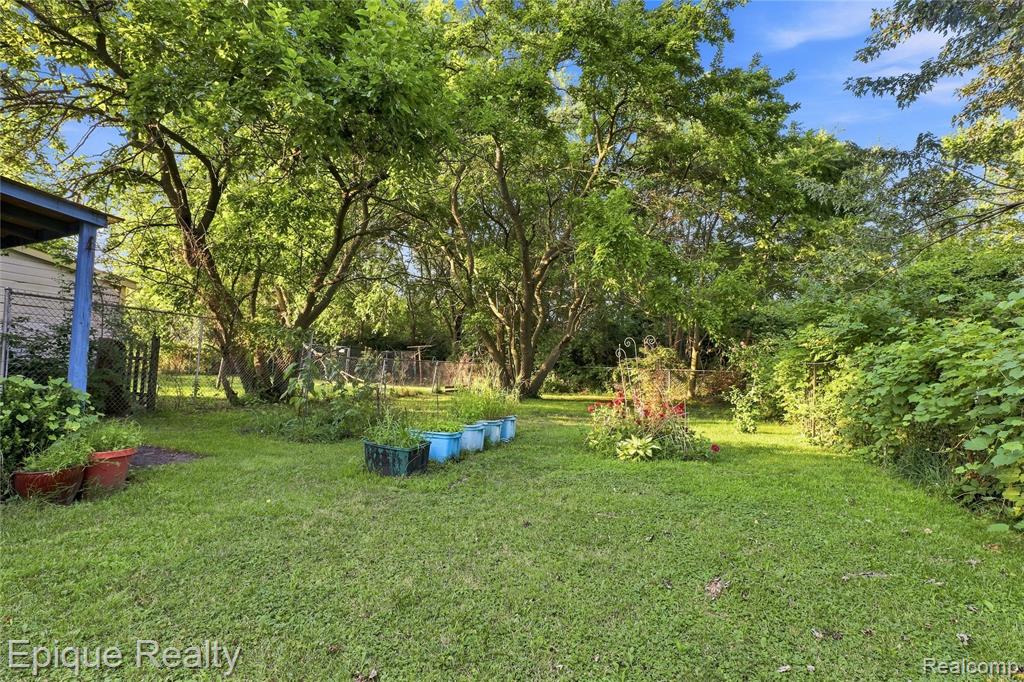 1243 E 1st Street Property Photo 6