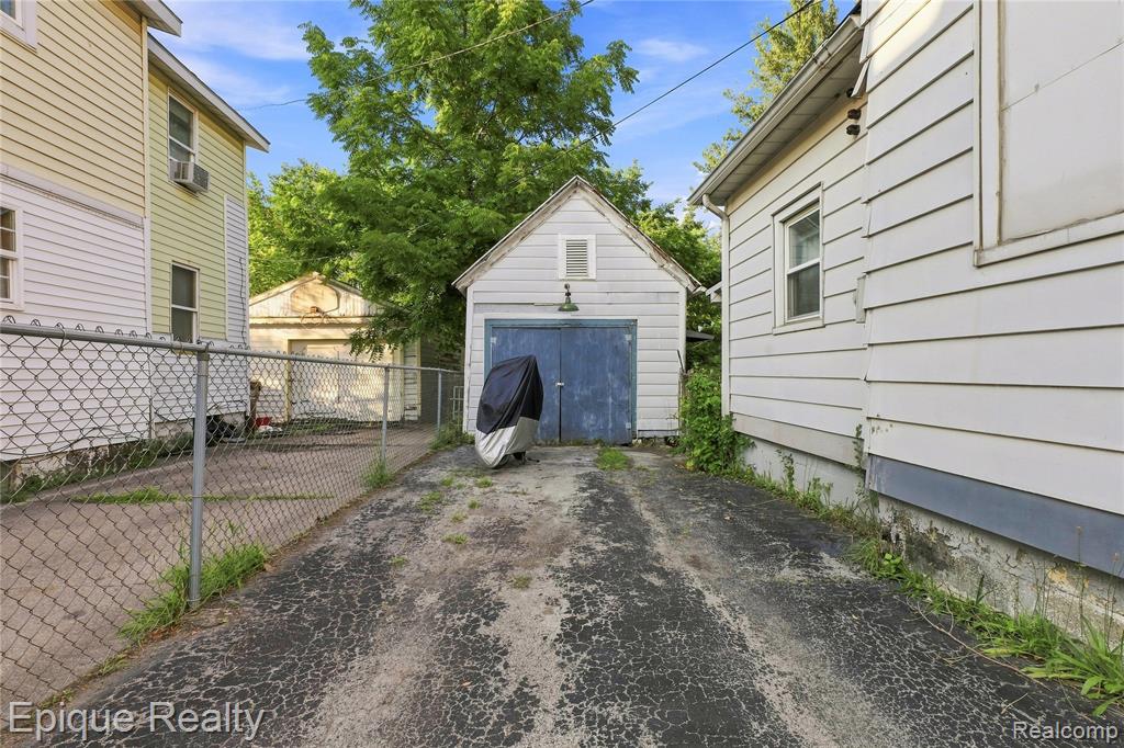1243 E 1st Street Property Photo 9