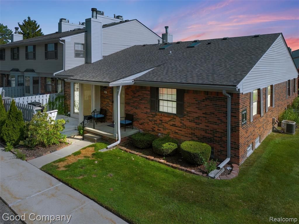 1801 Vine Way Drive Property Photo 1
