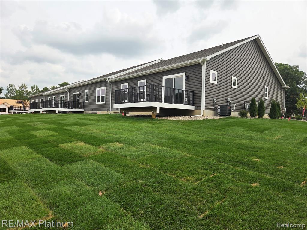 852 Oakwood Circle Property Photo 3