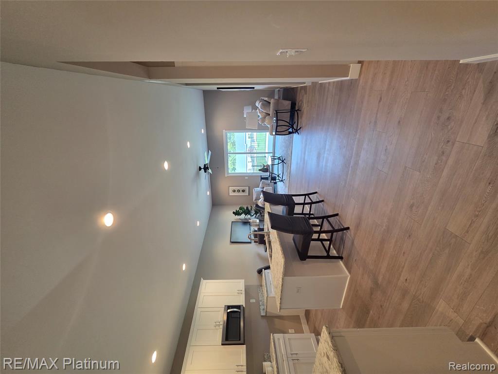 852 Oakwood Circle Property Photo 7