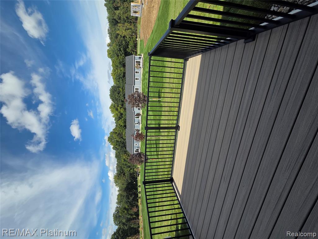 852 Oakwood Circle Property Photo 12