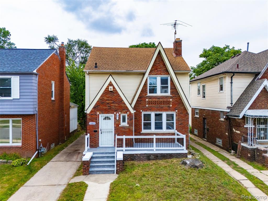 15819 Wisconsin Street Property Photo 1
