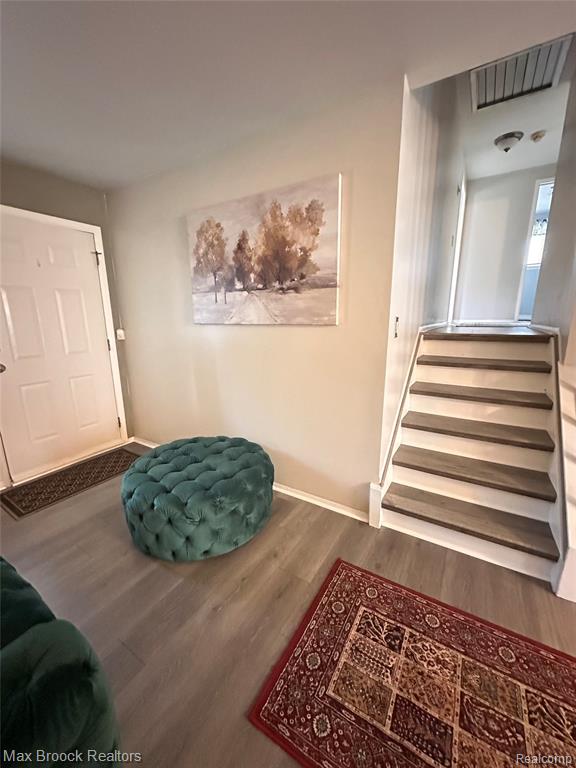 6942 Leslee Crest Drive Property Photo 4
