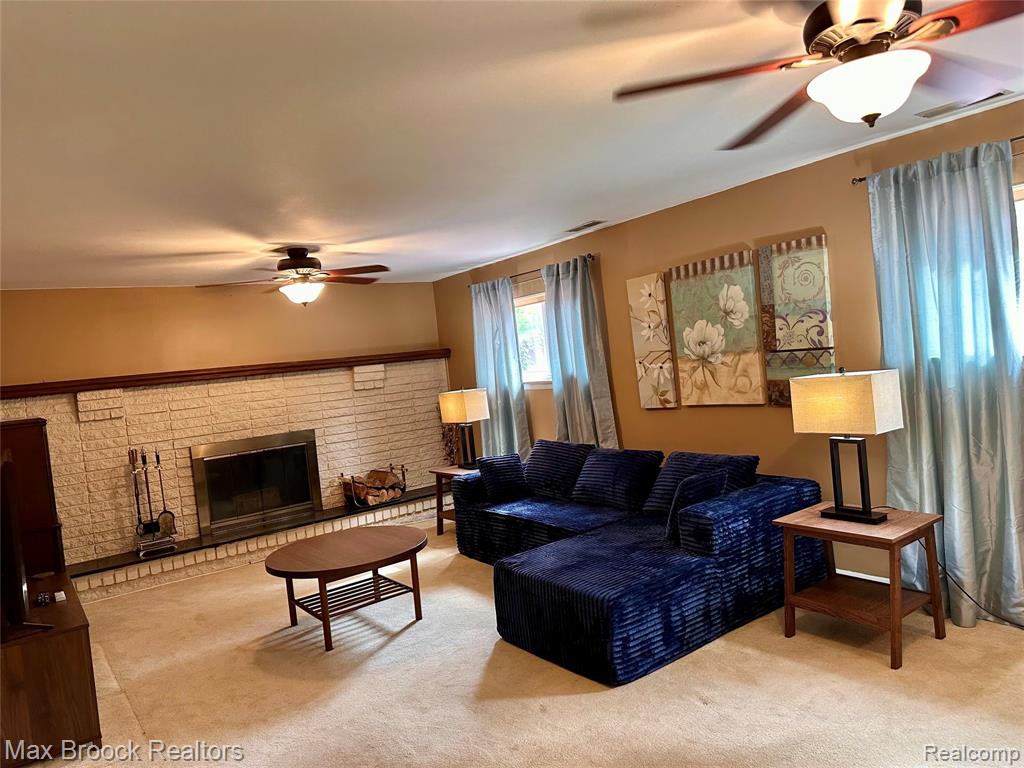 6942 Leslee Crest Drive Property Photo 12