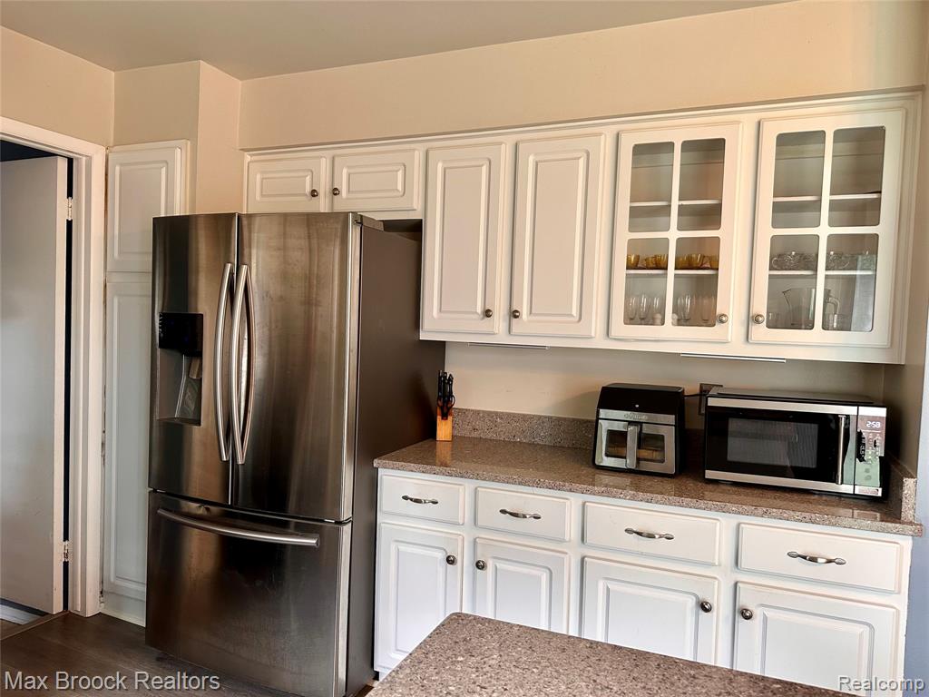 6942 Leslee Crest Drive Property Photo 15
