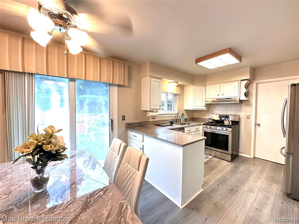 6942 Leslee Crest Drive Property Photo 17