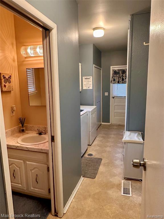 6942 Leslee Crest Drive Property Photo 19