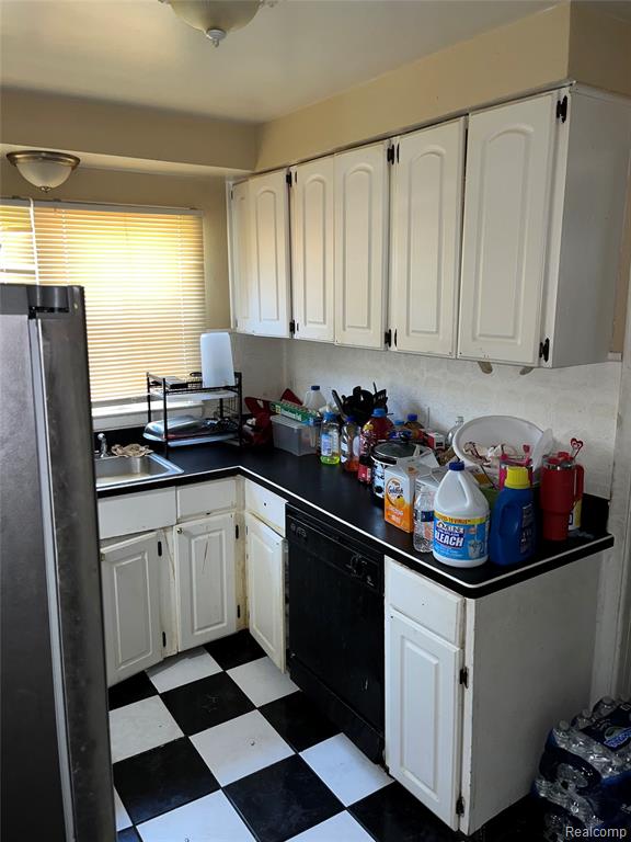 10526 W Outer Drive Property Photo 6