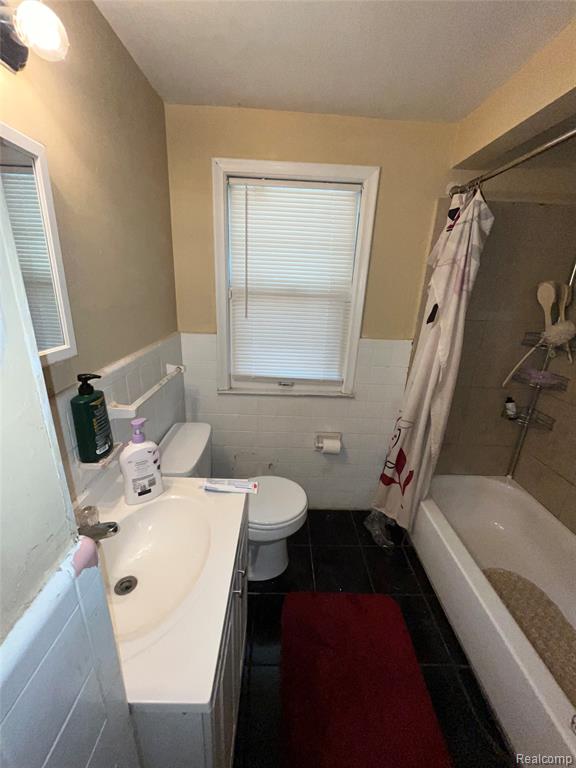 10526 W Outer Drive Property Photo 8