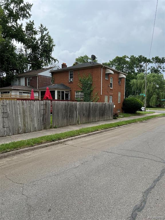 10526 W Outer Drive Property Photo 16