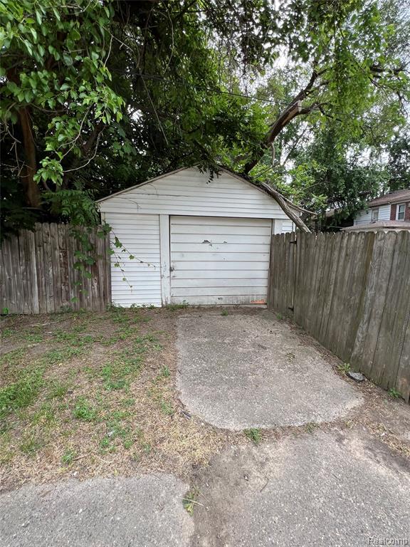 10526 W Outer Drive Property Photo 19