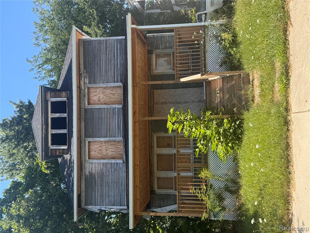 192 W Grand Property Photo 1