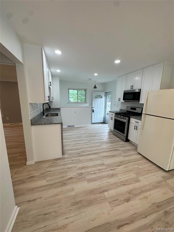6723 Kinmore Street Property Photo 2