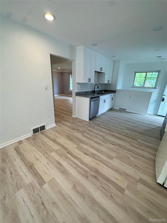 6723 Kinmore Street Property Photo 7