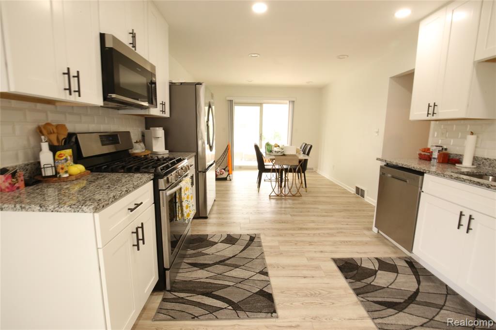 6723 Kinmore Street Property Photo 8