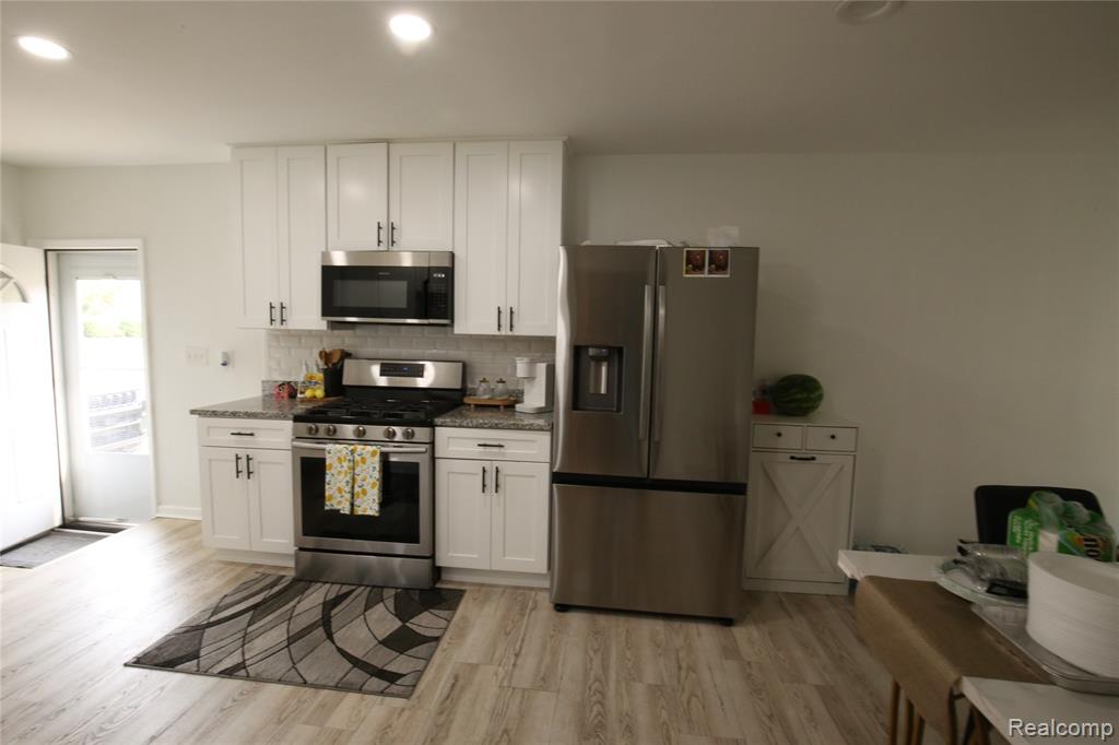 6723 Kinmore Street Property Photo 9