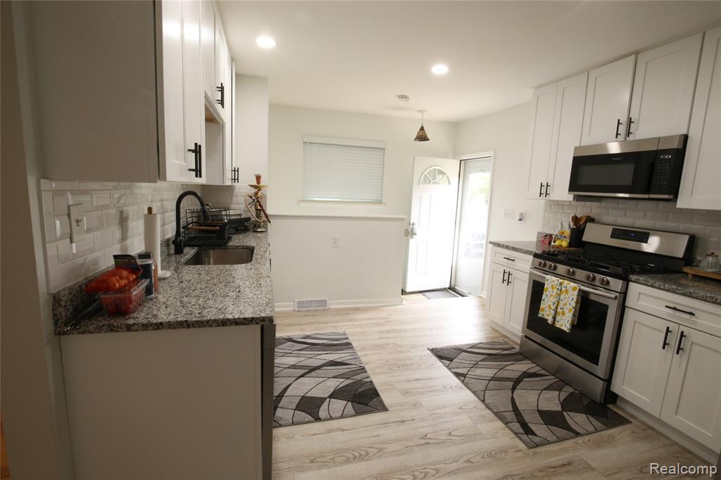 6723 Kinmore Street Property Photo 10