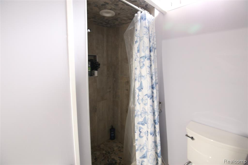 6723 Kinmore Street Property Photo 13
