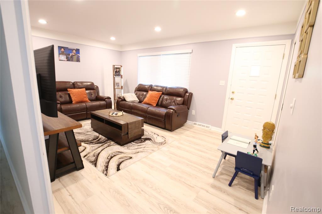 6723 Kinmore Street Property Photo 17