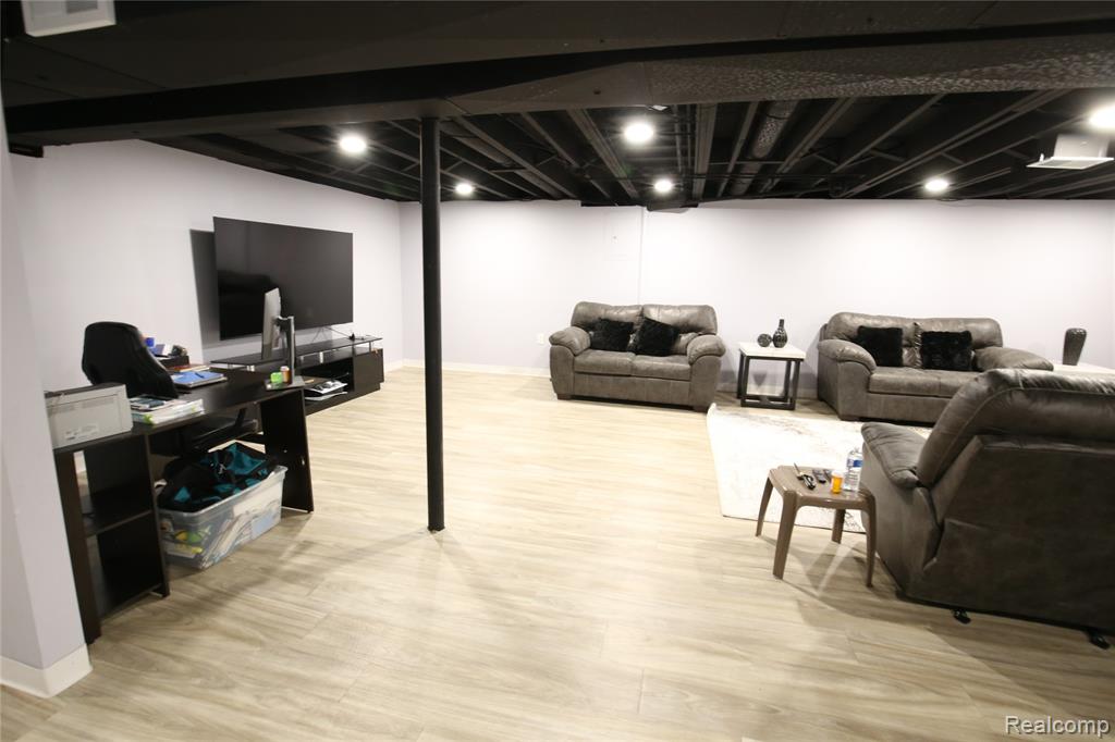 6723 Kinmore Street Property Photo 22