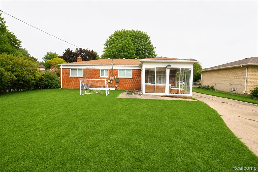 6723 Kinmore Street Property Photo 25