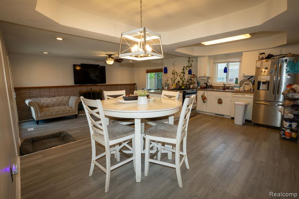 1635 Castleton Drive Property Photo 4