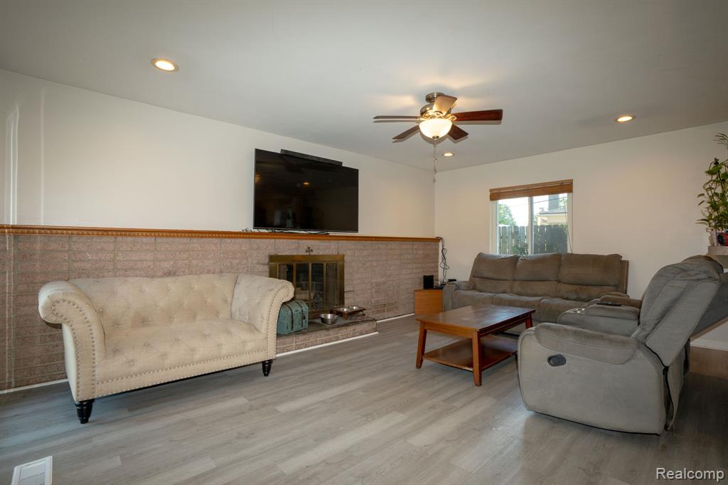 1635 Castleton Drive Property Photo 6