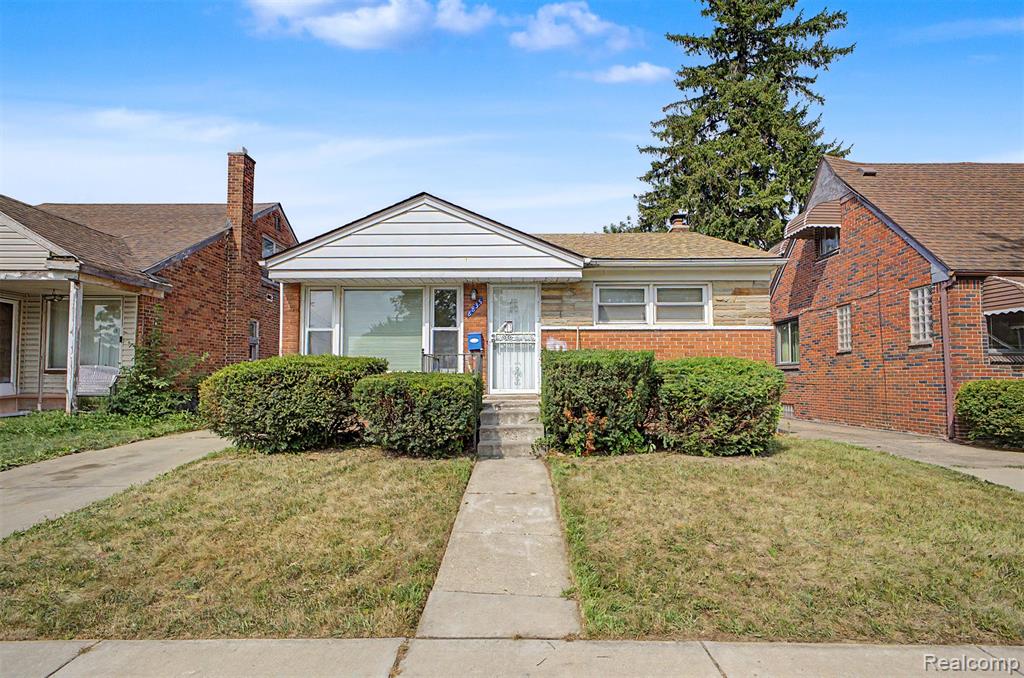 8835 Robson Street Property Photo 1
