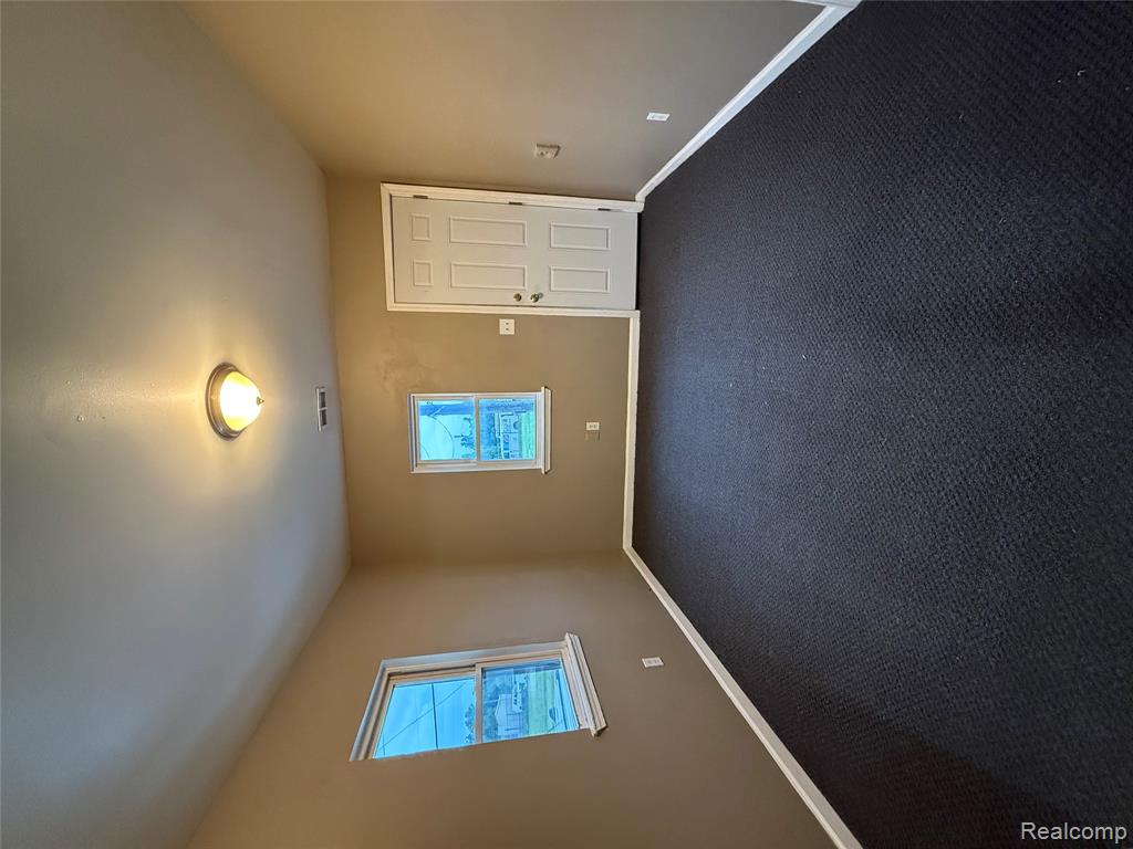 3214 S Grand Traverse Street Property Photo 7