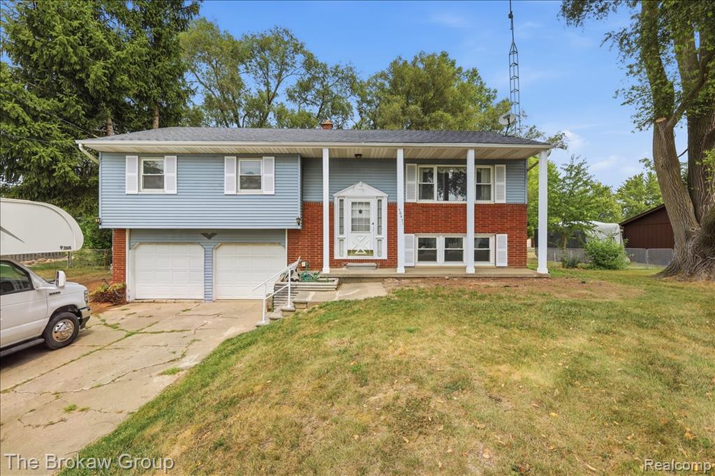 10431 Davison Road Property Photo 2