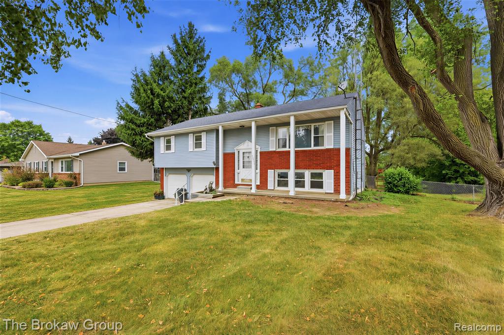 10431 Davison Road Property Photo 3