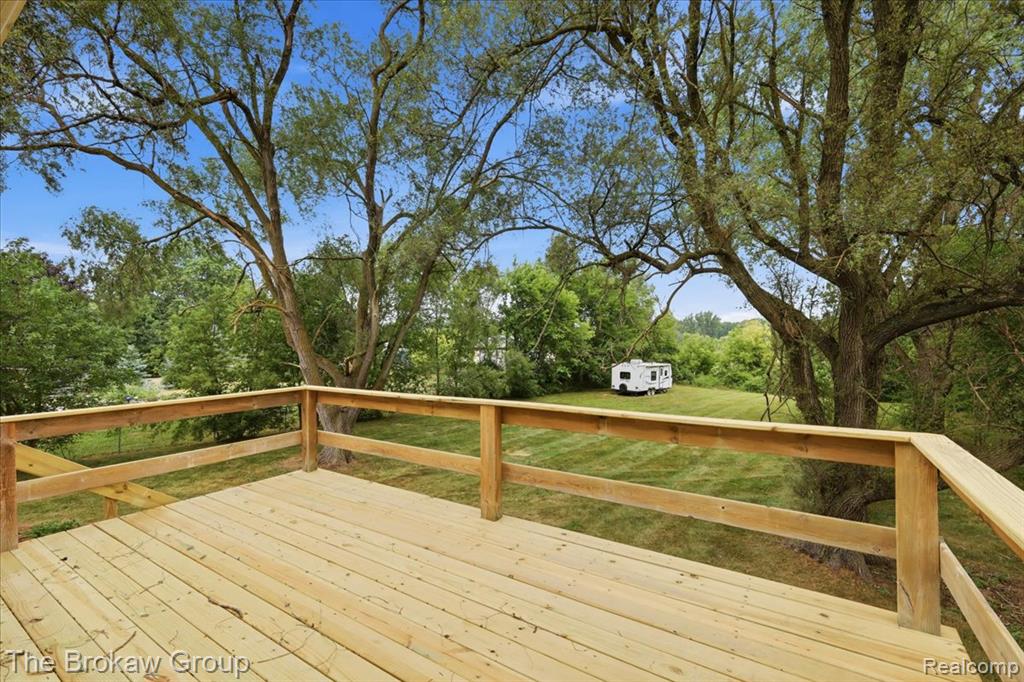 10431 Davison Road Property Photo 8