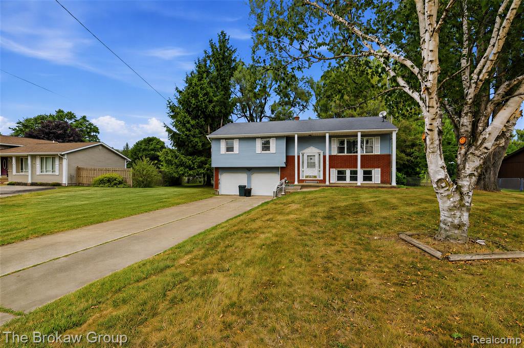 10431 Davison Road Property Photo 9